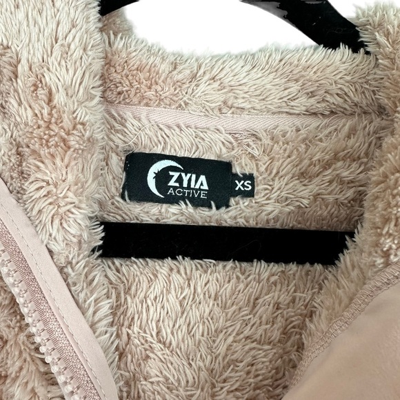 ZYIA Active Sherpa Block Zipper Jacket in Blush - Picture 4 of 7